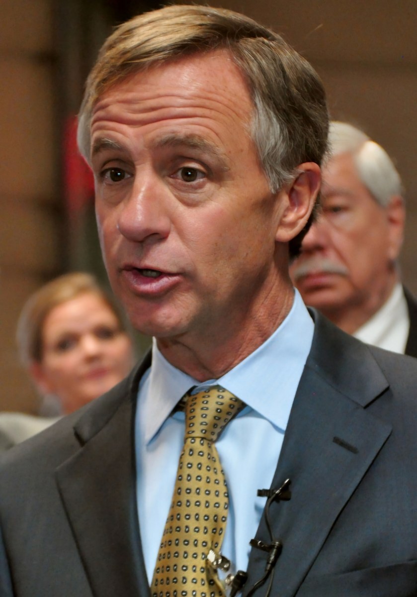 Bill Haslam speaking at a 2014 visit to Oak Ridge.